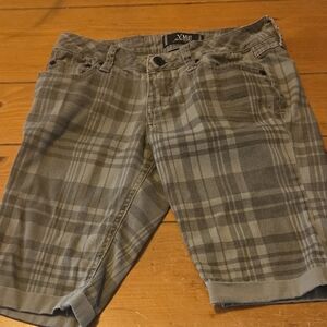 YMI Size 1 Green Cuffed Plaid Bermuda Shorts